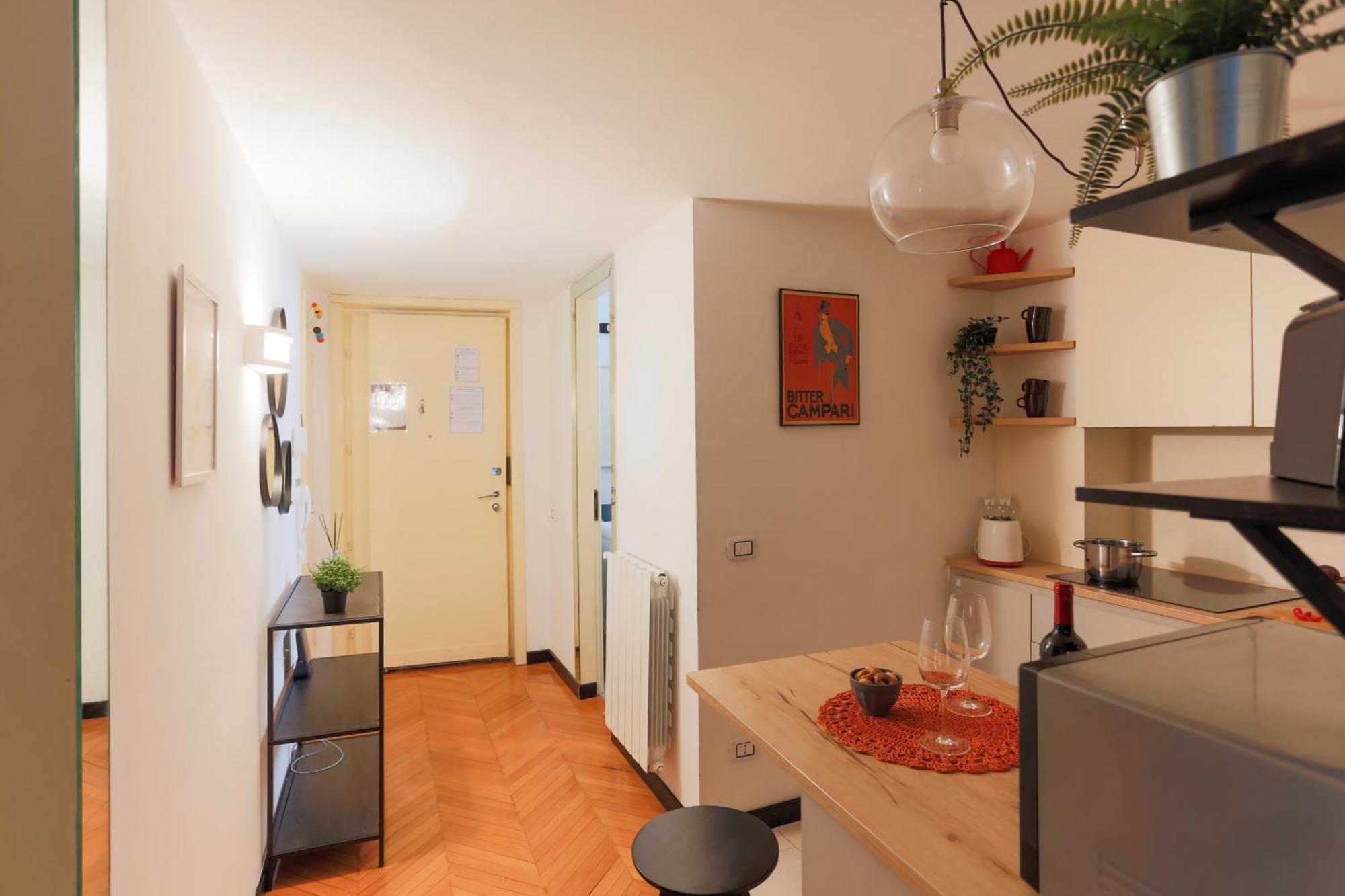 The Rent - Colorful In Station Apartment
