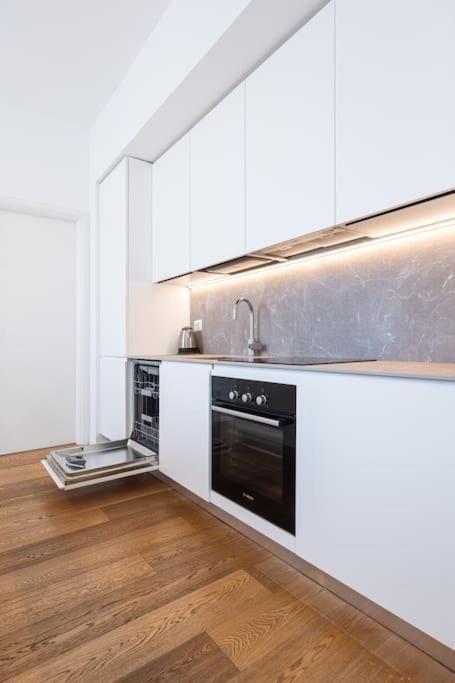 Splendid One Bedroom De Angeli 2nd Fl - Mirable Pm Apartment *