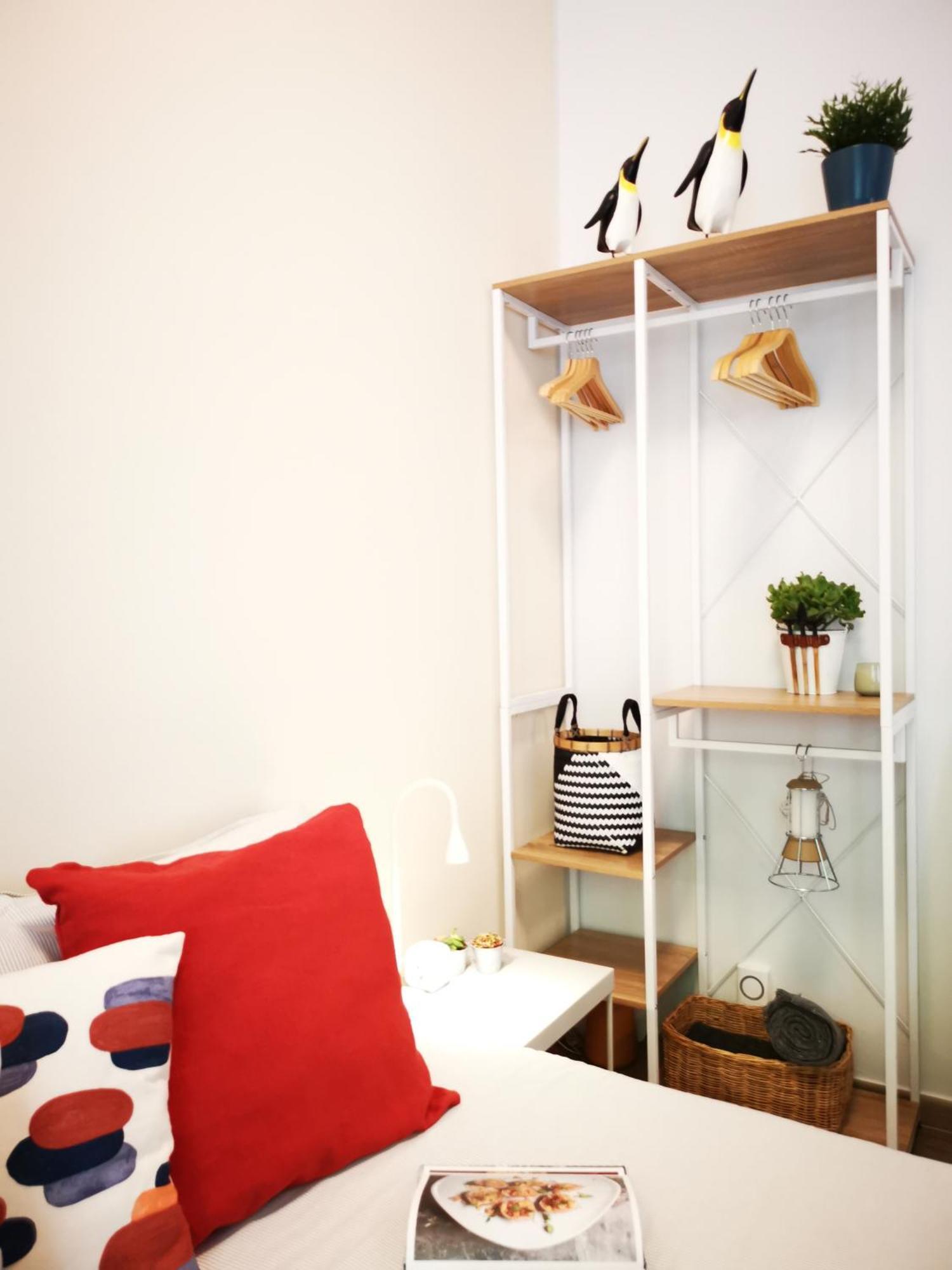 Spacious 50 Meters From The Metro *