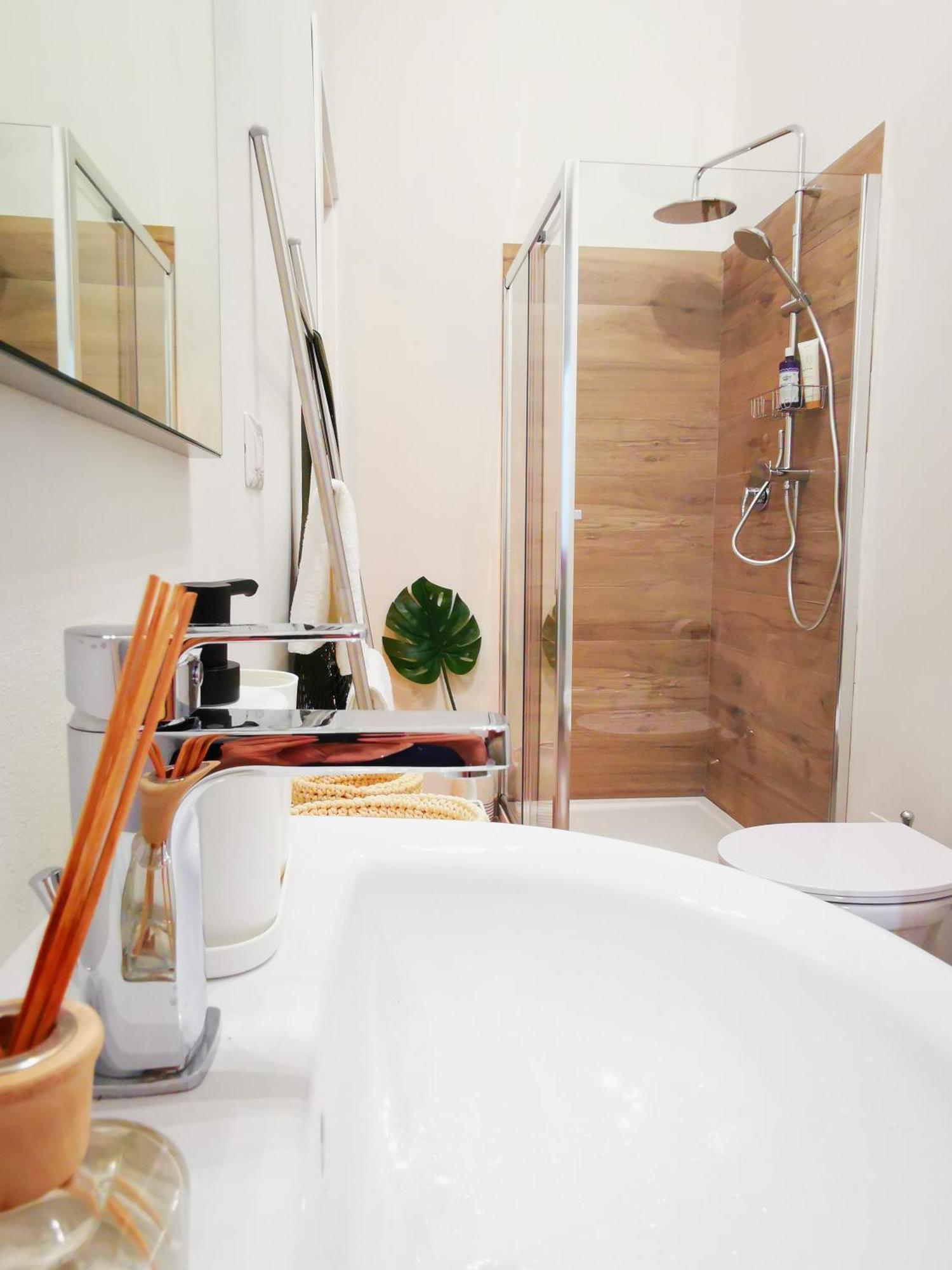 Spacious 50 Meters From The Metro Apartment *