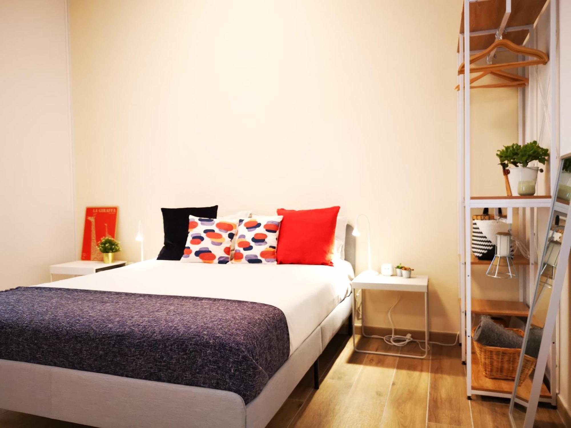 Spacious 50 Meters From The Metro Apartment Milan
