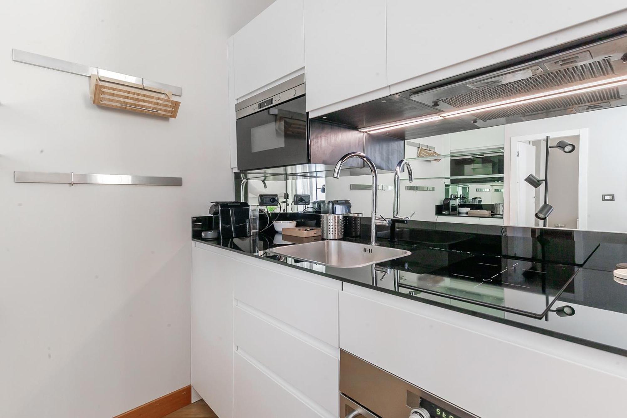 Apartamento San Babila Executive - Discover The Historic Centre Of *