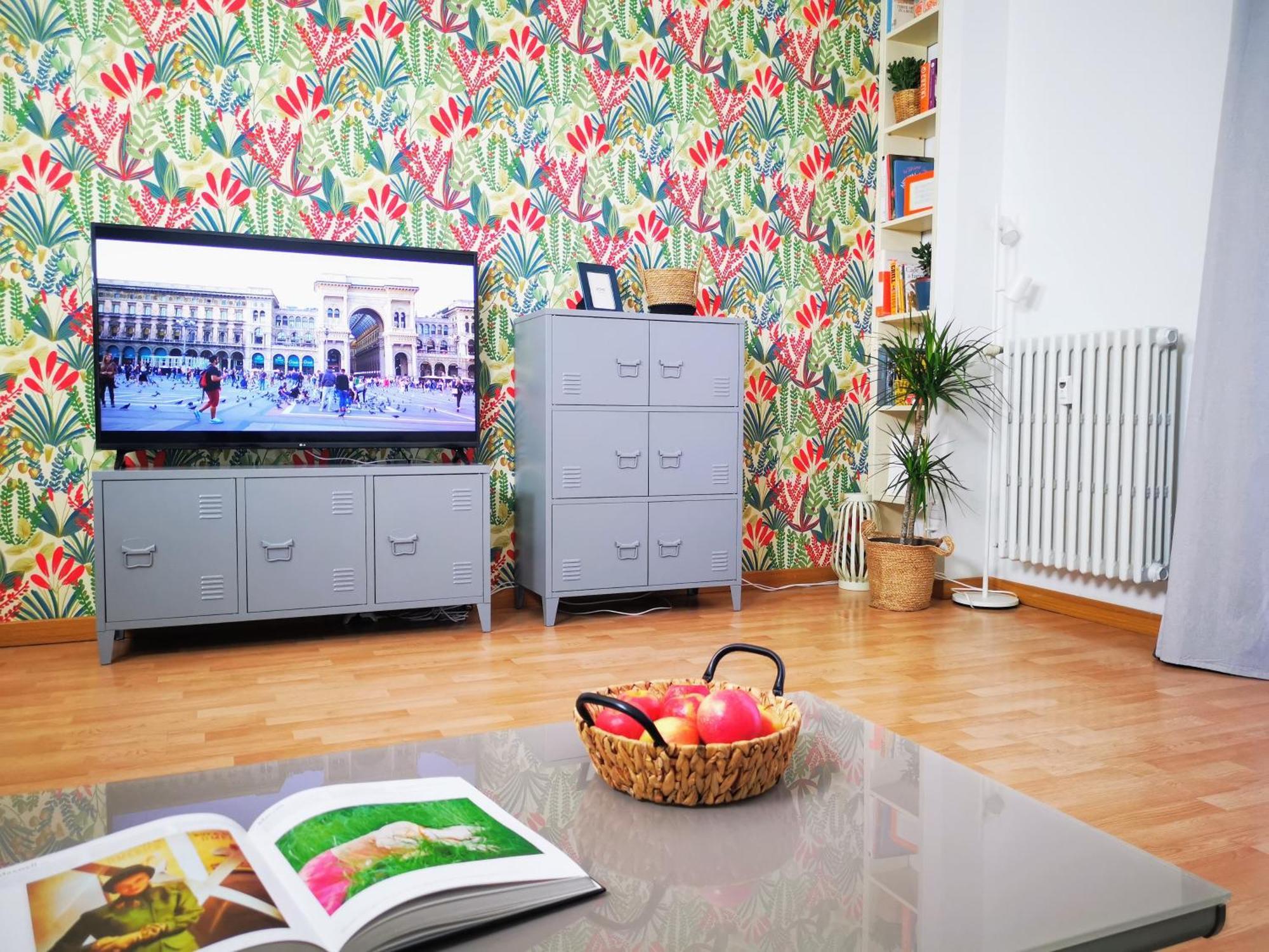 Spacious 50 Meters From The Metro Apartment Milan