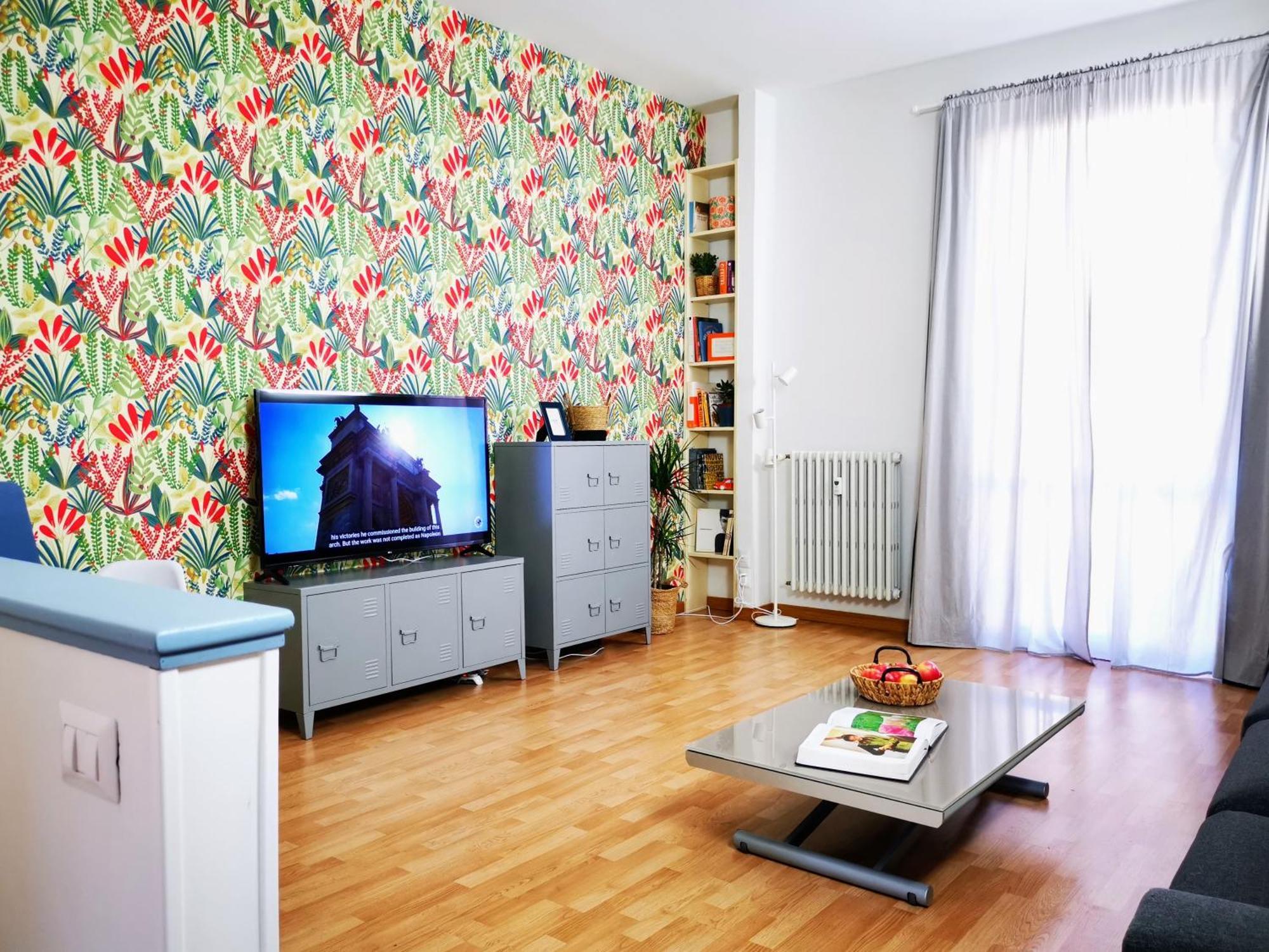 Spacious 50 Meters From The Metro Apartment *