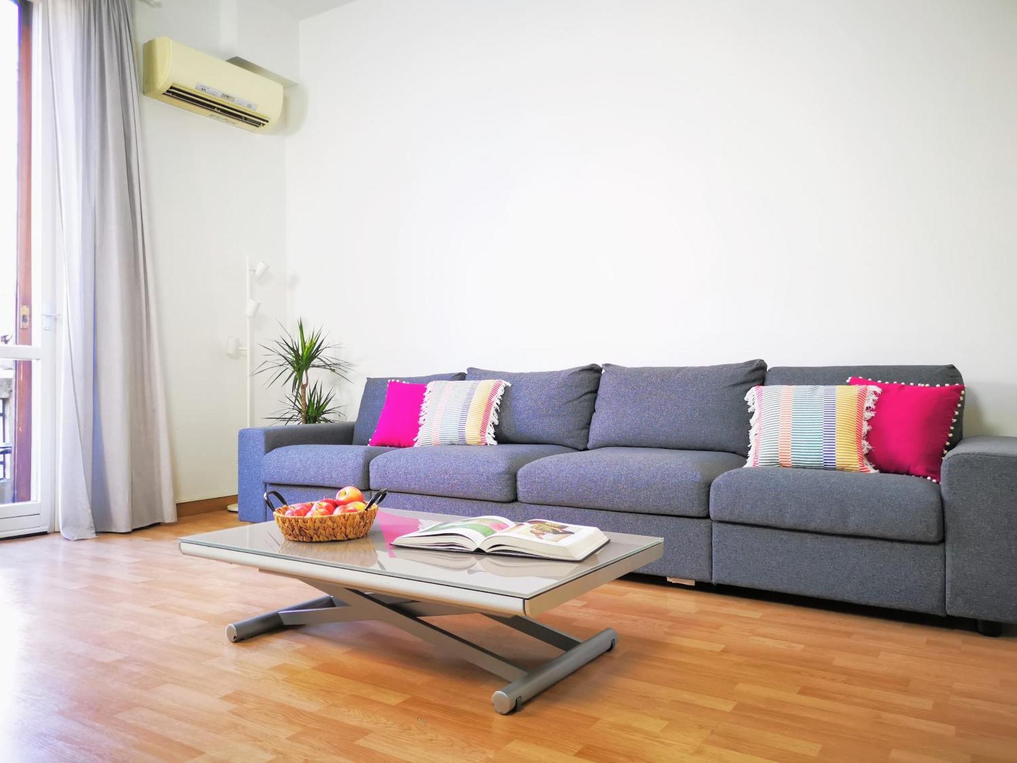Spacious 50 Meters From The Metro *