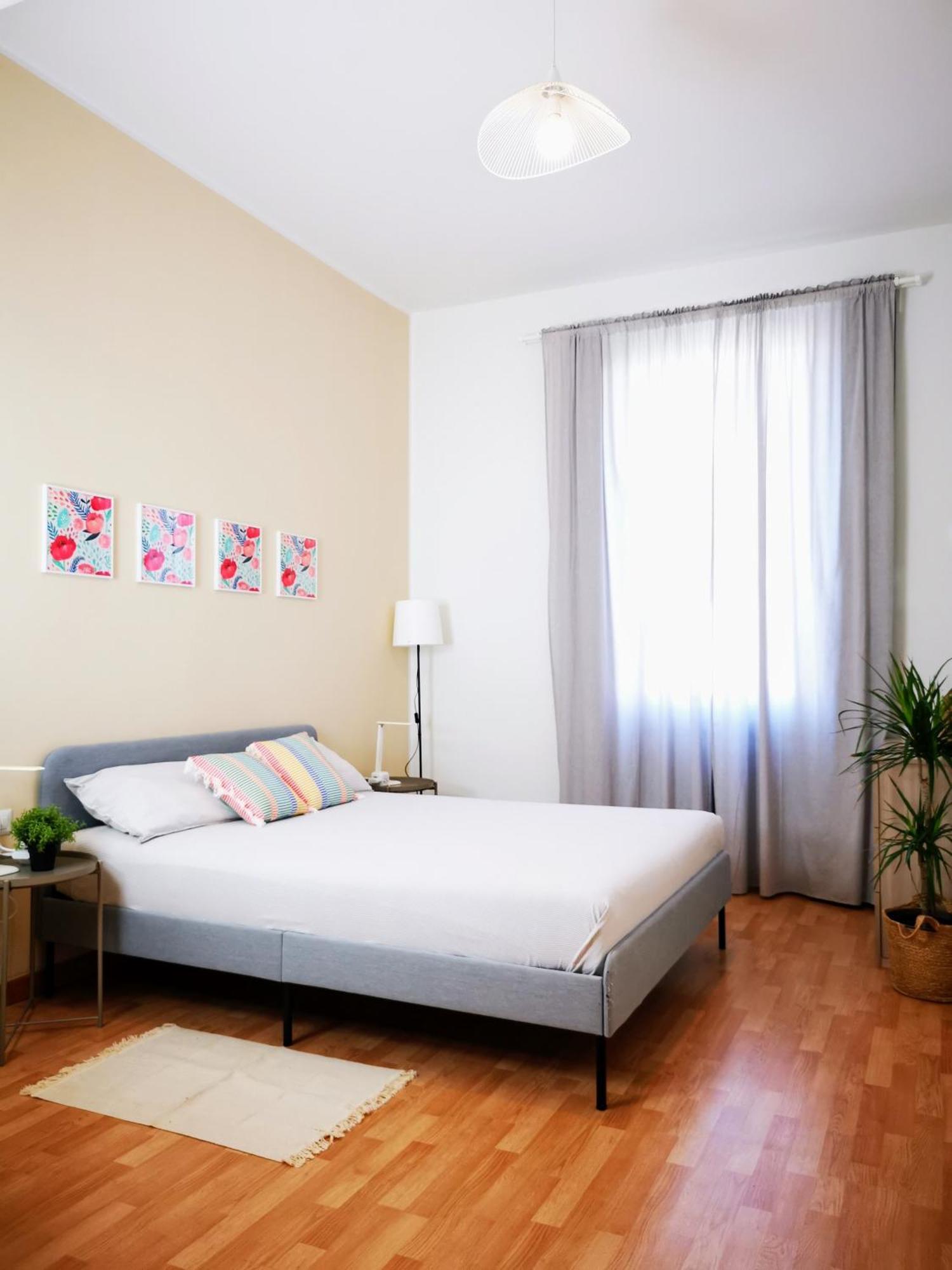 Spacious 50 Meters From The Metro *