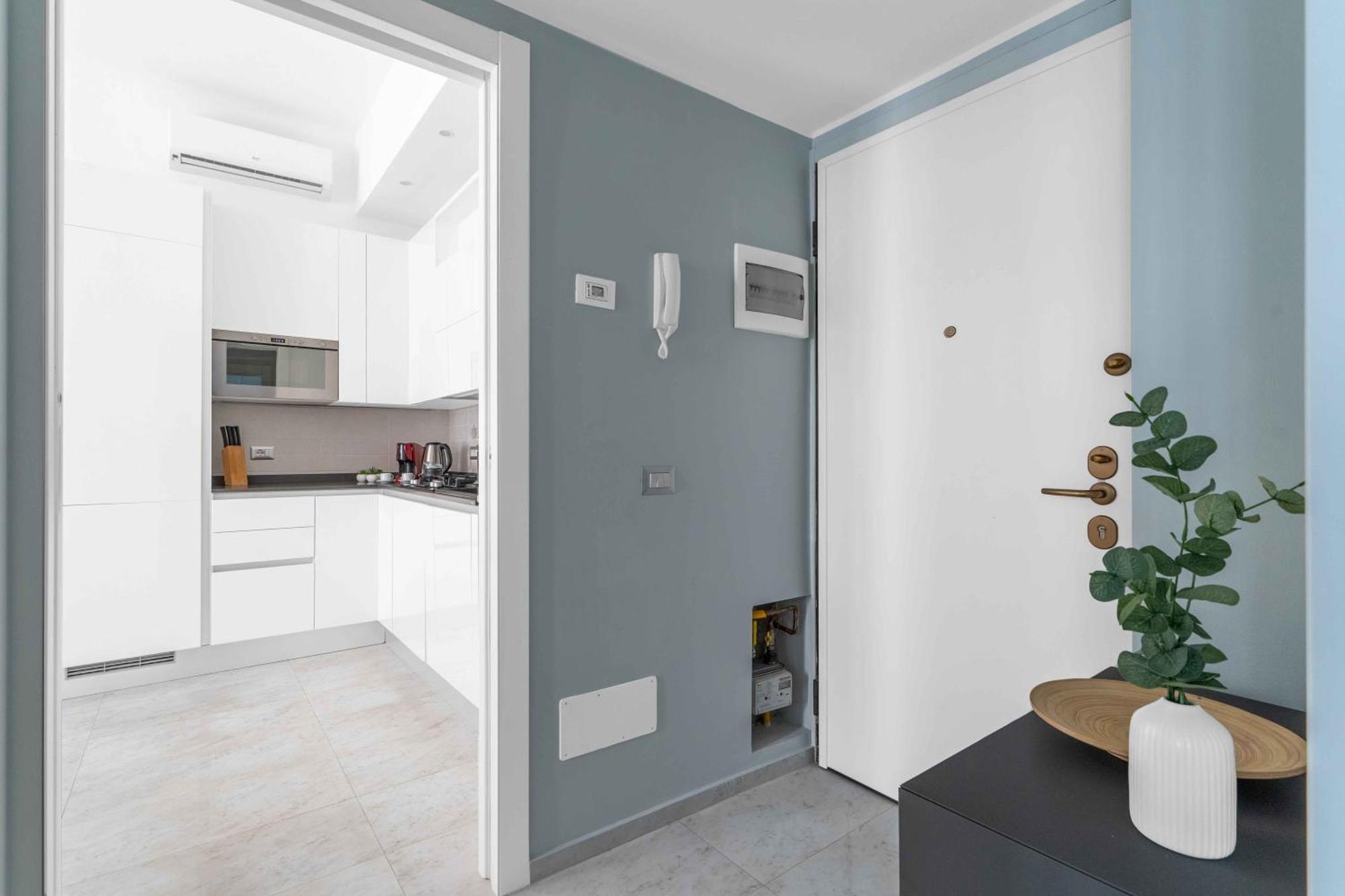 Bright Top-floor - 5mins Station Apartment Milan