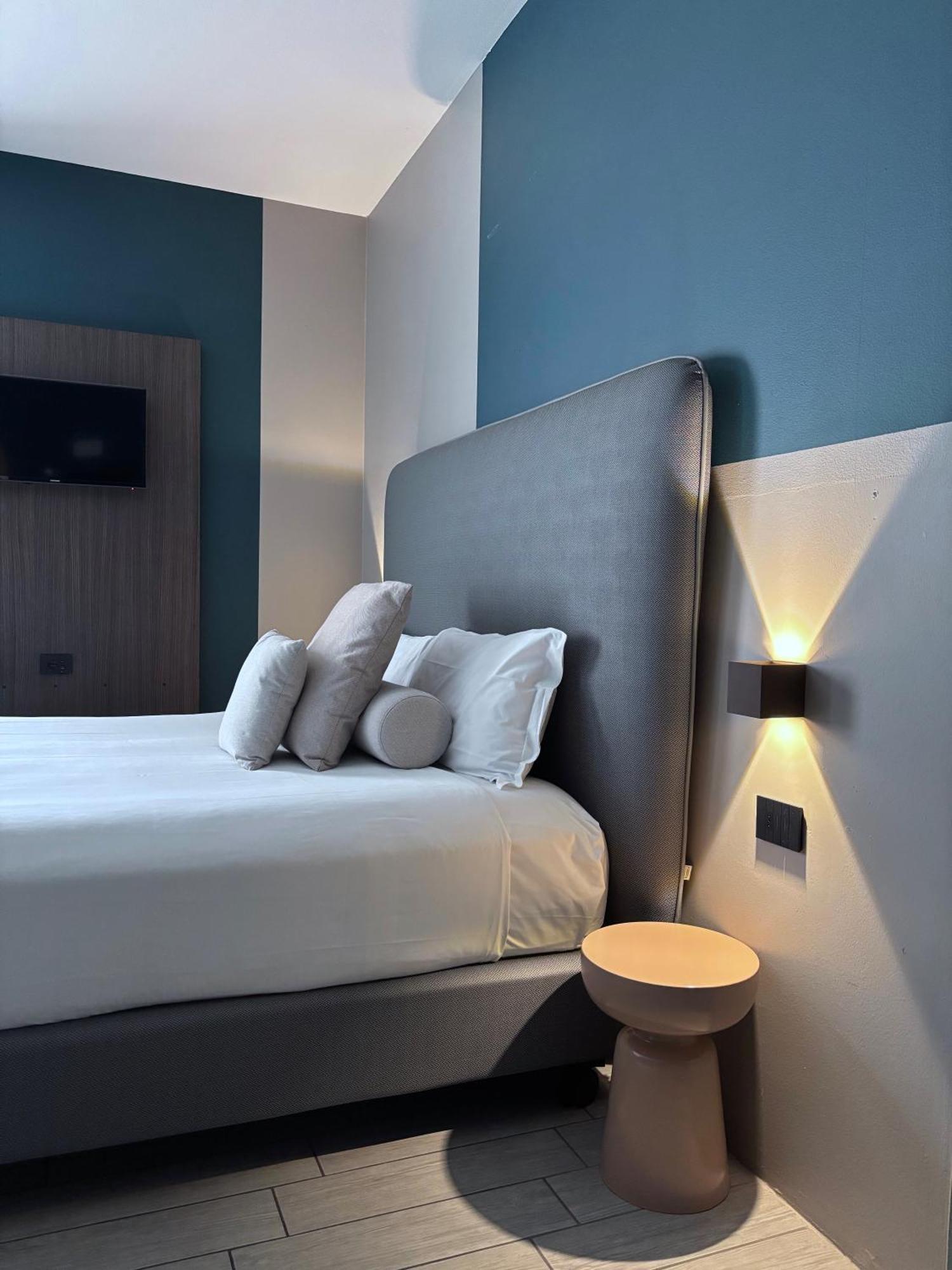 Av Hotel