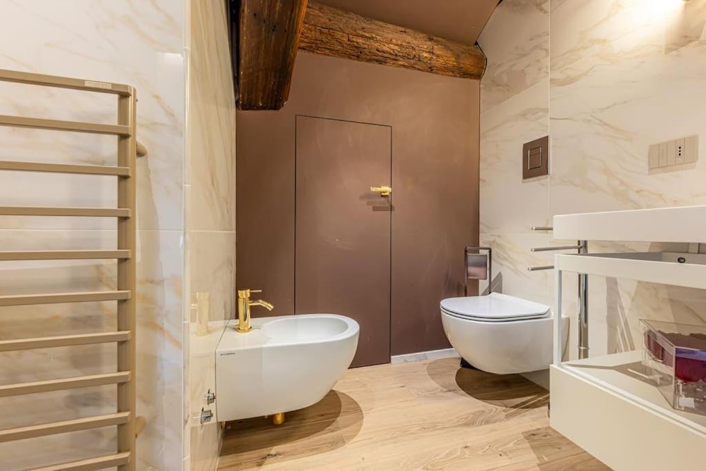 2 Floor Near Duomo Apartment *