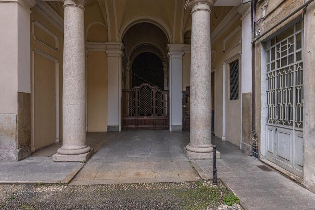 2 Floor Near Duomo Apartment