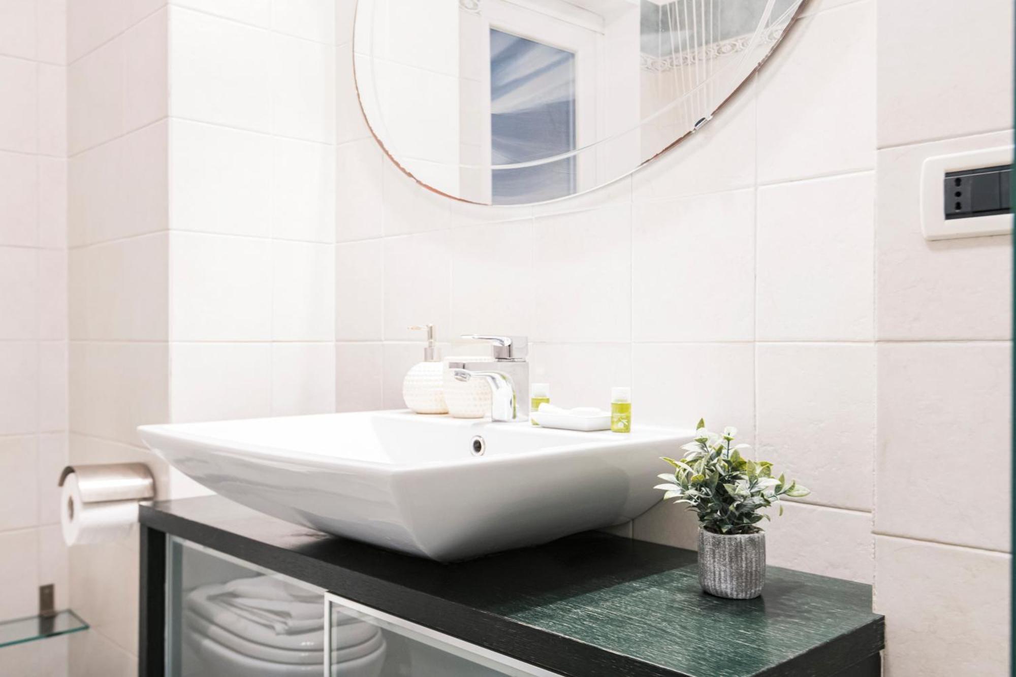 Apartamento Easylife - Pearl With Balcony On Ticinese District *