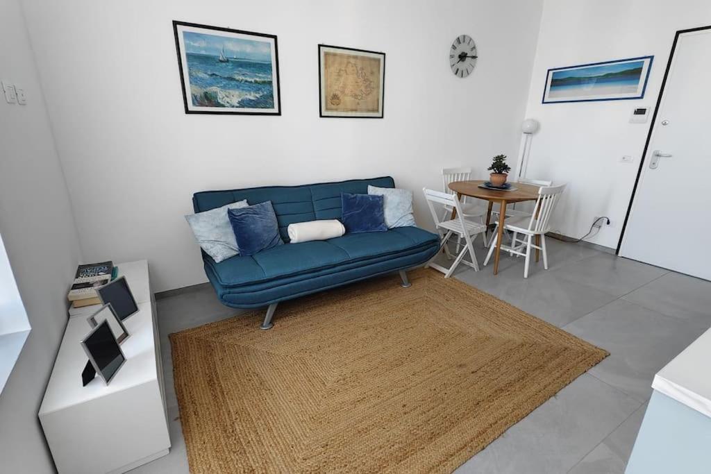 Free Private Parking-wi- Fi And A-c Apartment *
