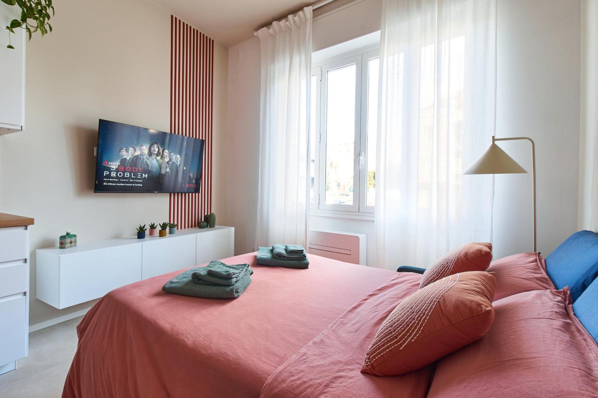 Giulio's Hideaway - Close To Station Apartment