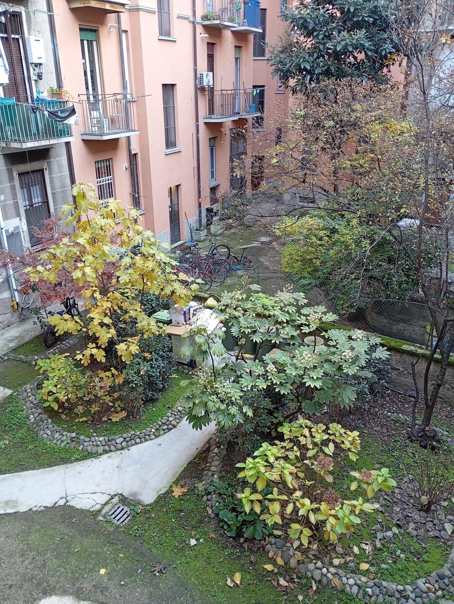 Apartment Flores Home, Vintage Charm Near Center & Navigli *
