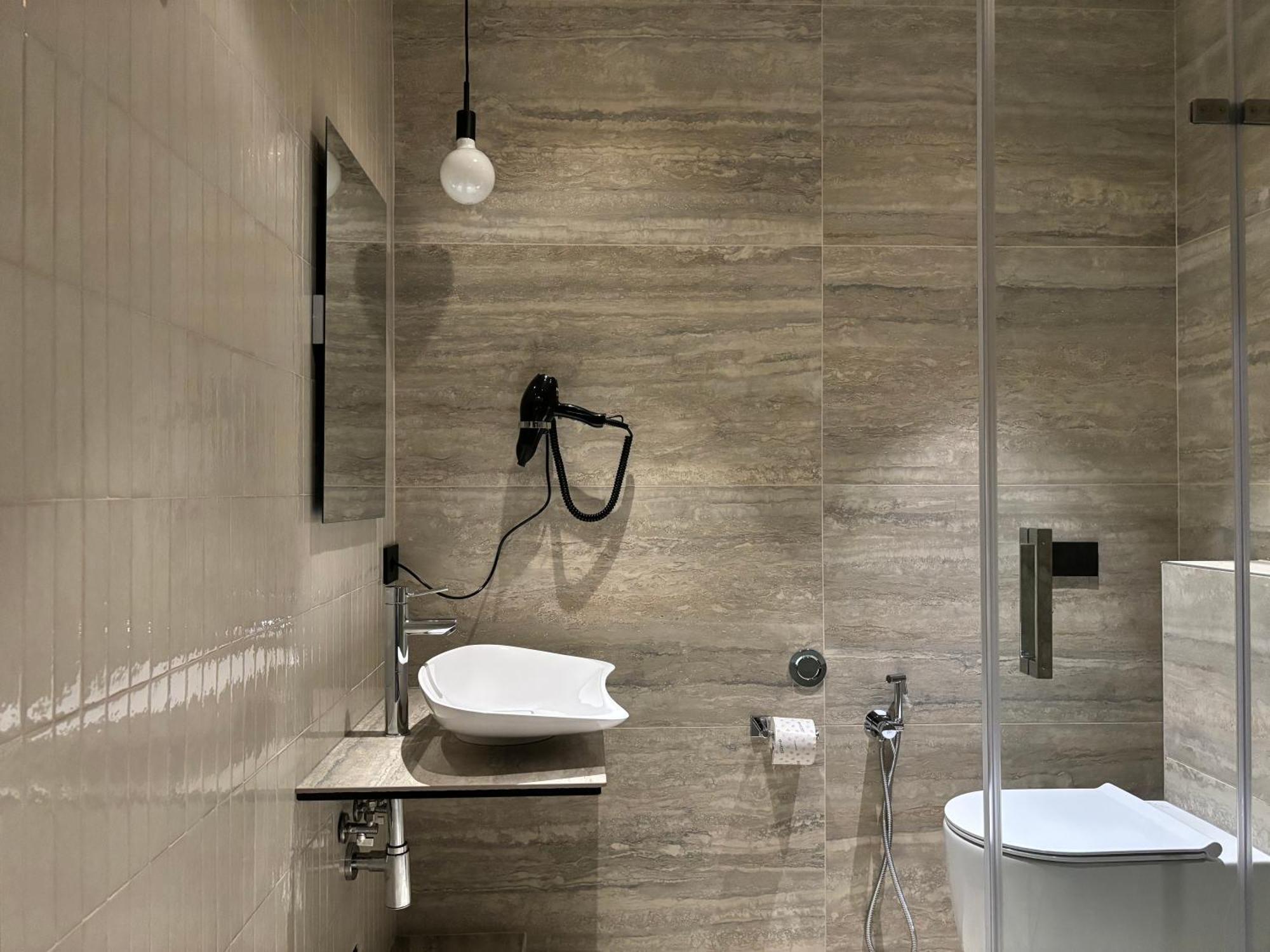 Av Hotel 2*