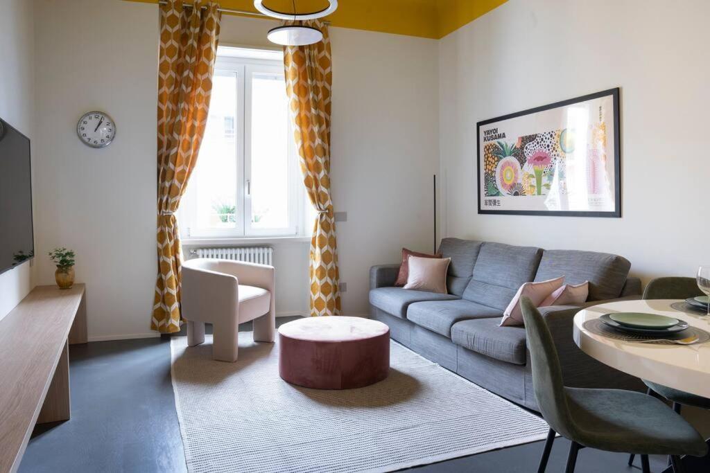 3-bedroom Design House San Babila-tricolore-m4 Apartment Milan