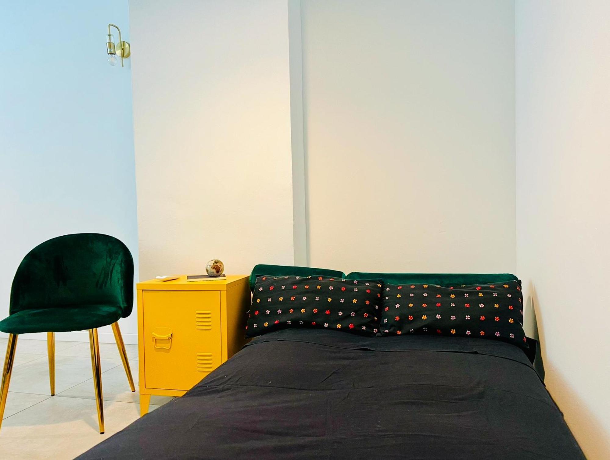 Flats And Modern In Navigli Apartment Milan