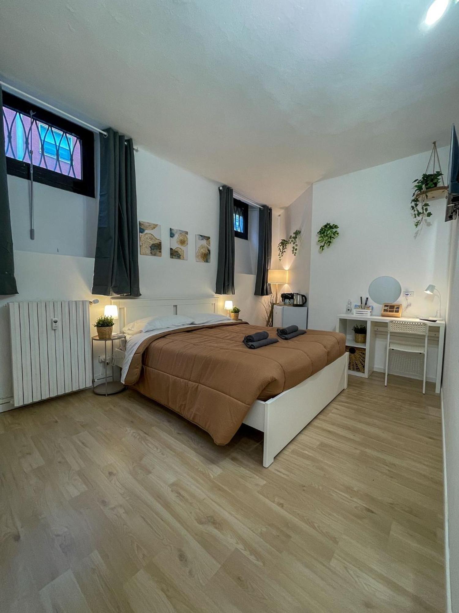 Home In Town - Home In City Life Homestay Milan
