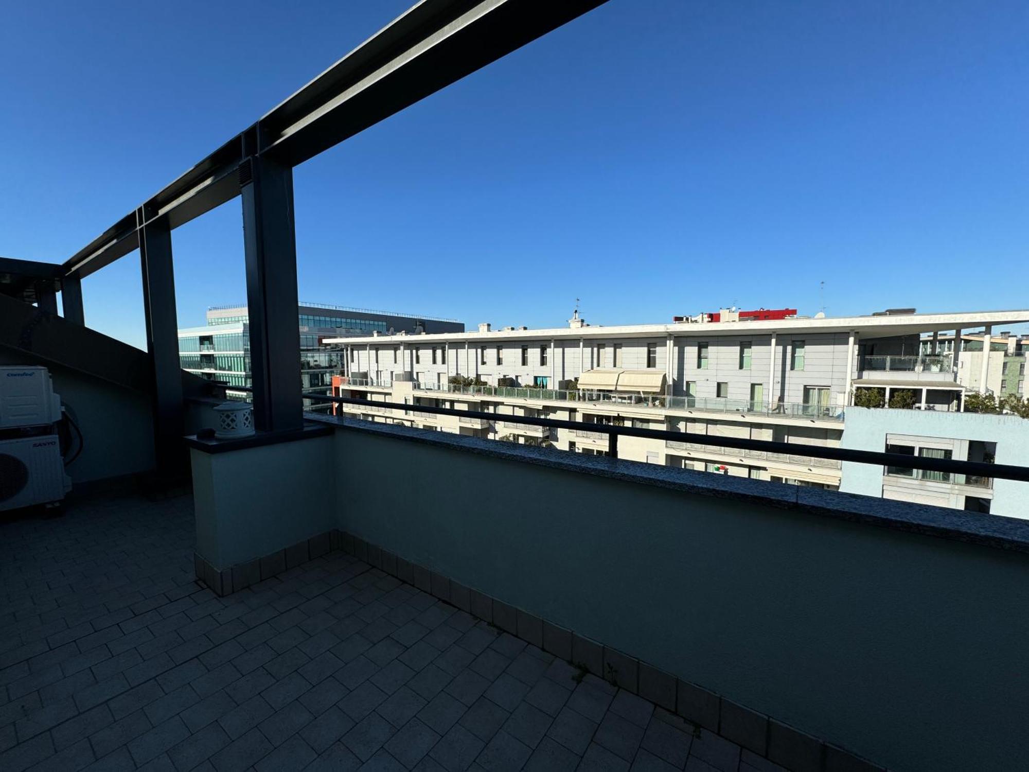- Attico Con Doppia Terrazza Milan