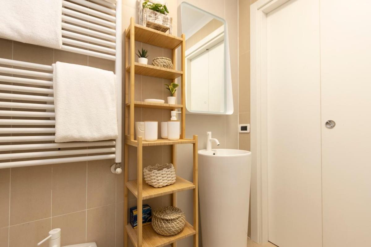 Sunny Retreat Near Metro, 12 Min To Duomo Apartamento