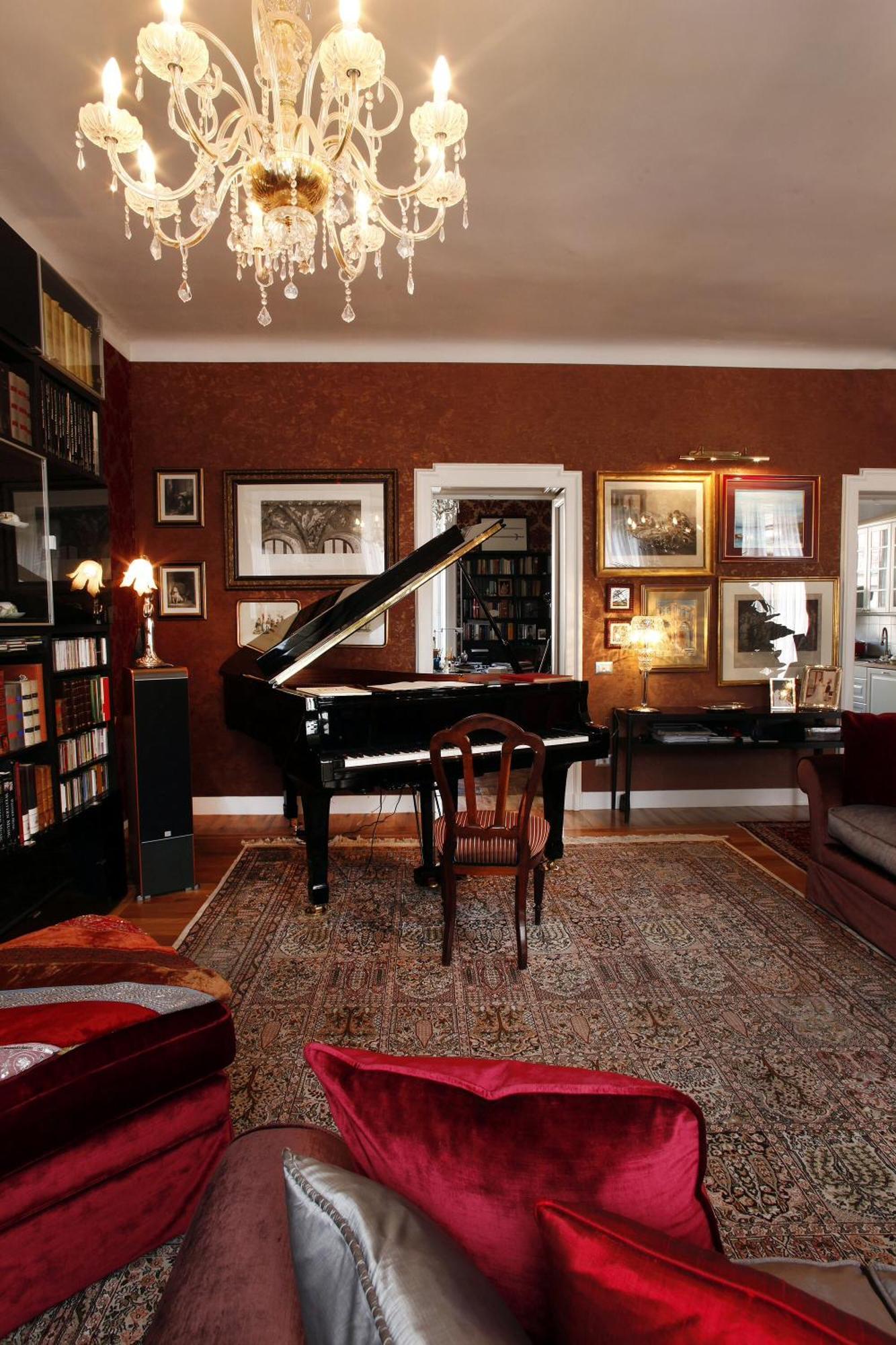 Luxury In Art Nouveau Building Next To Metro Station * Milan