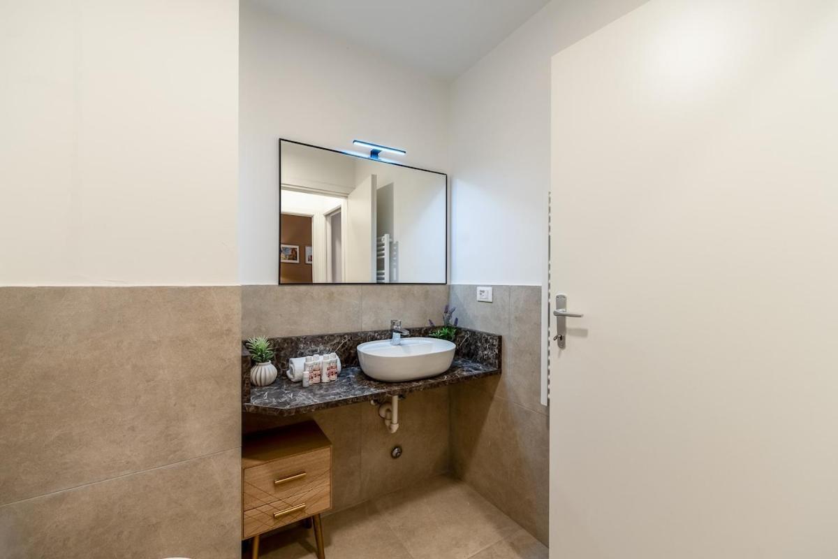 Authentic Private Flat 2 Min From Navigli Apartment