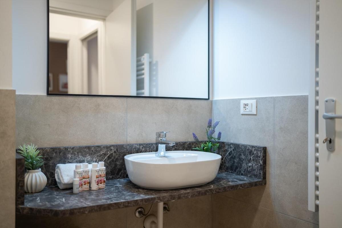 Apartment Authentic Private Flat 2 Min From Navigli Milan
