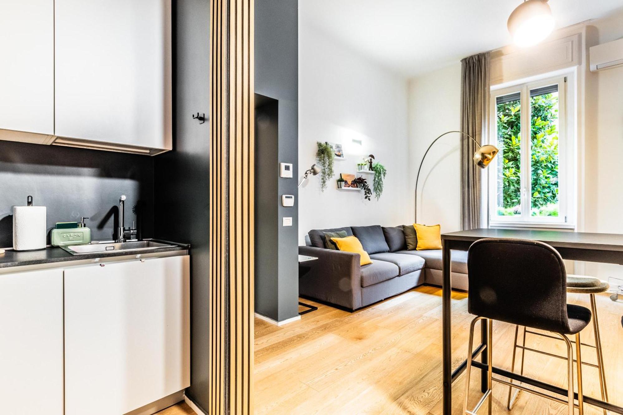 Apartment Goldoni House - Duomo 2 K M - Porta Venezia - Linate