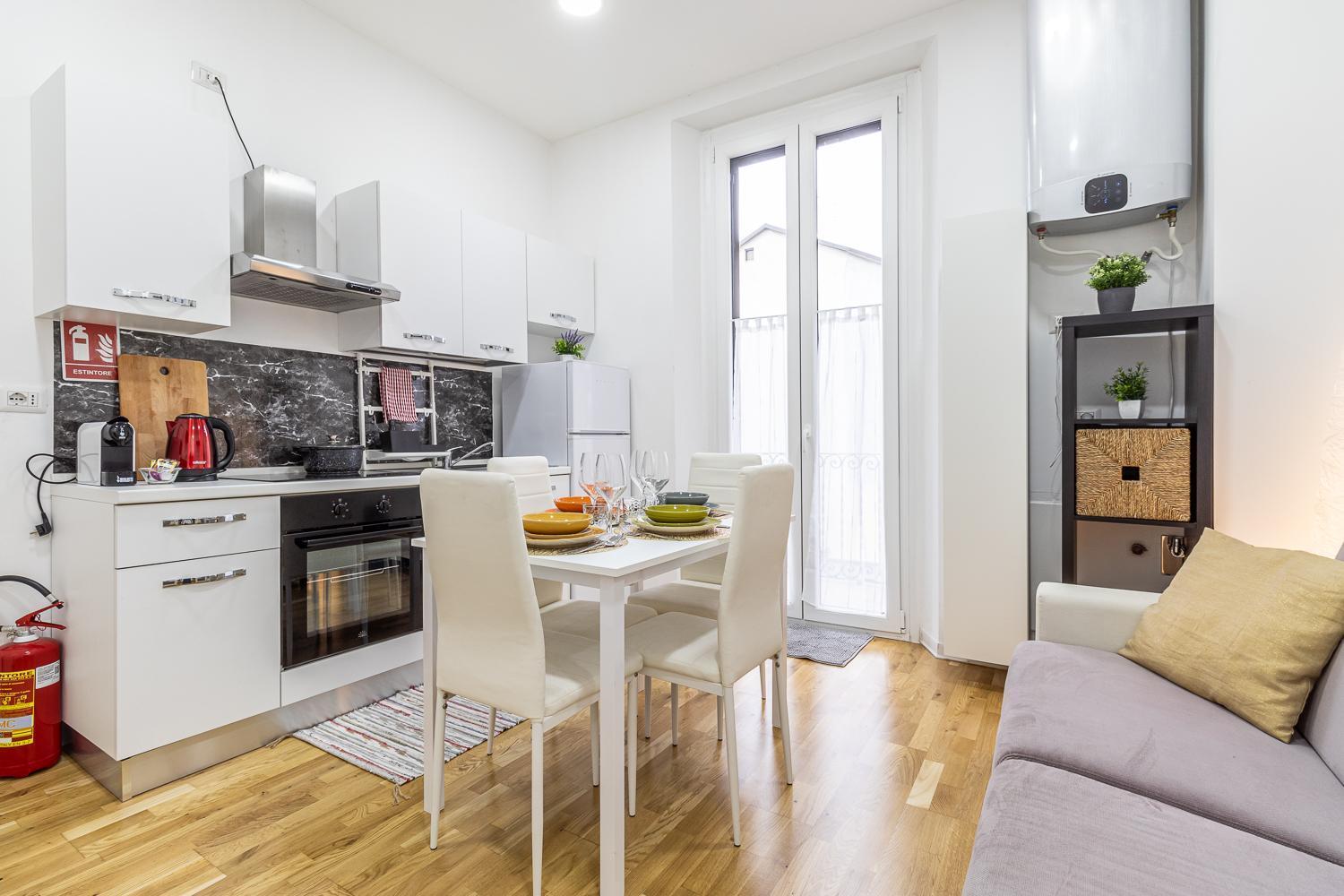 - Parking Nearby And Free Wifi Apartment