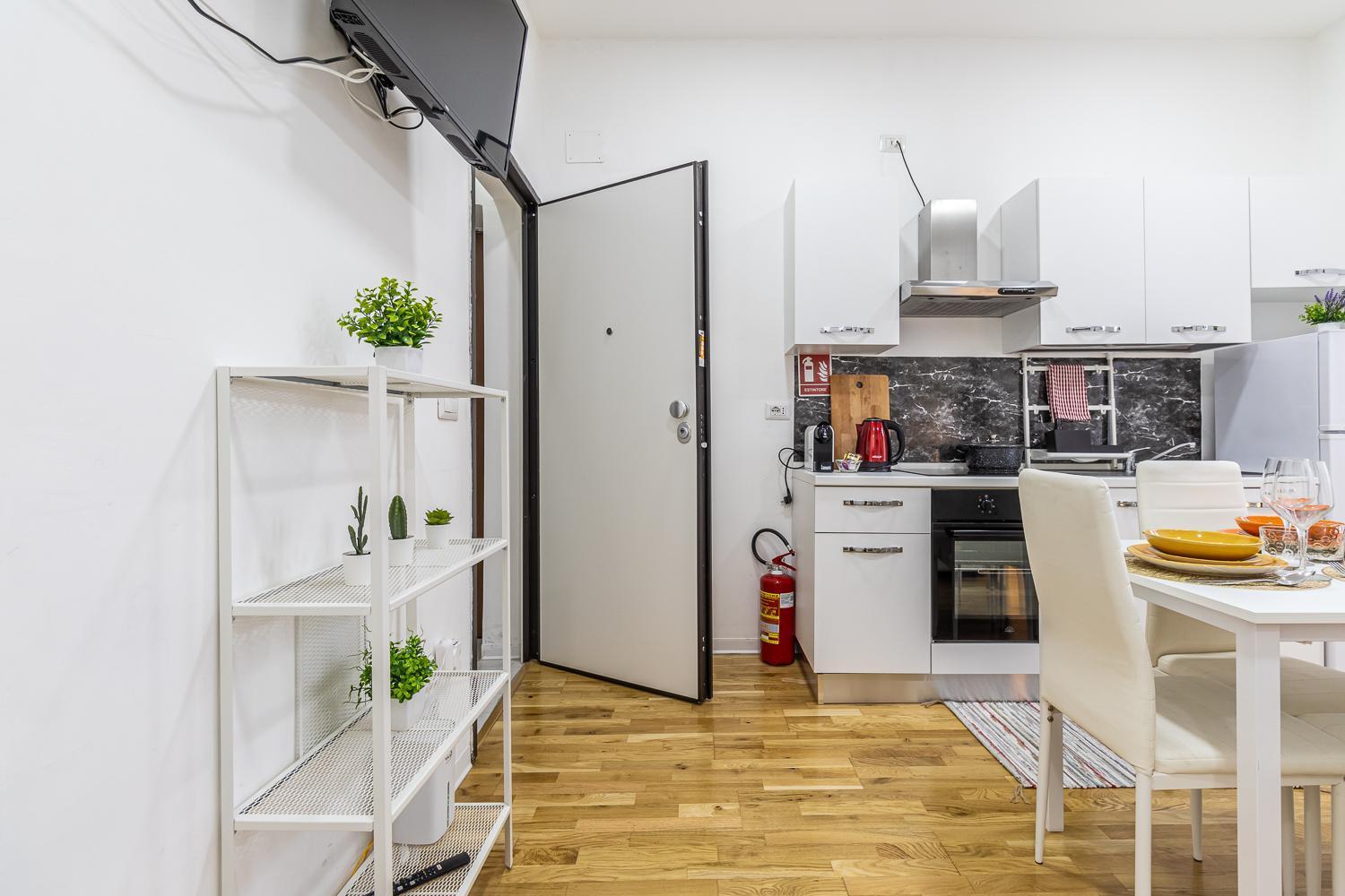 - Parking Nearby And Free Wifi Apartment