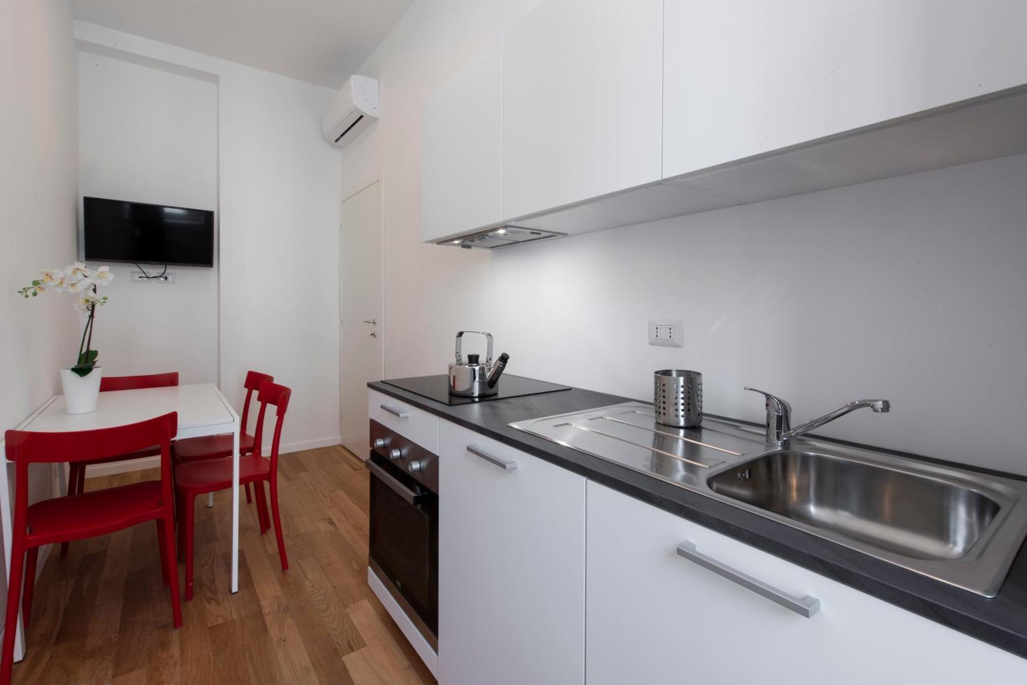 Aristotele Building - B Apartment Milan