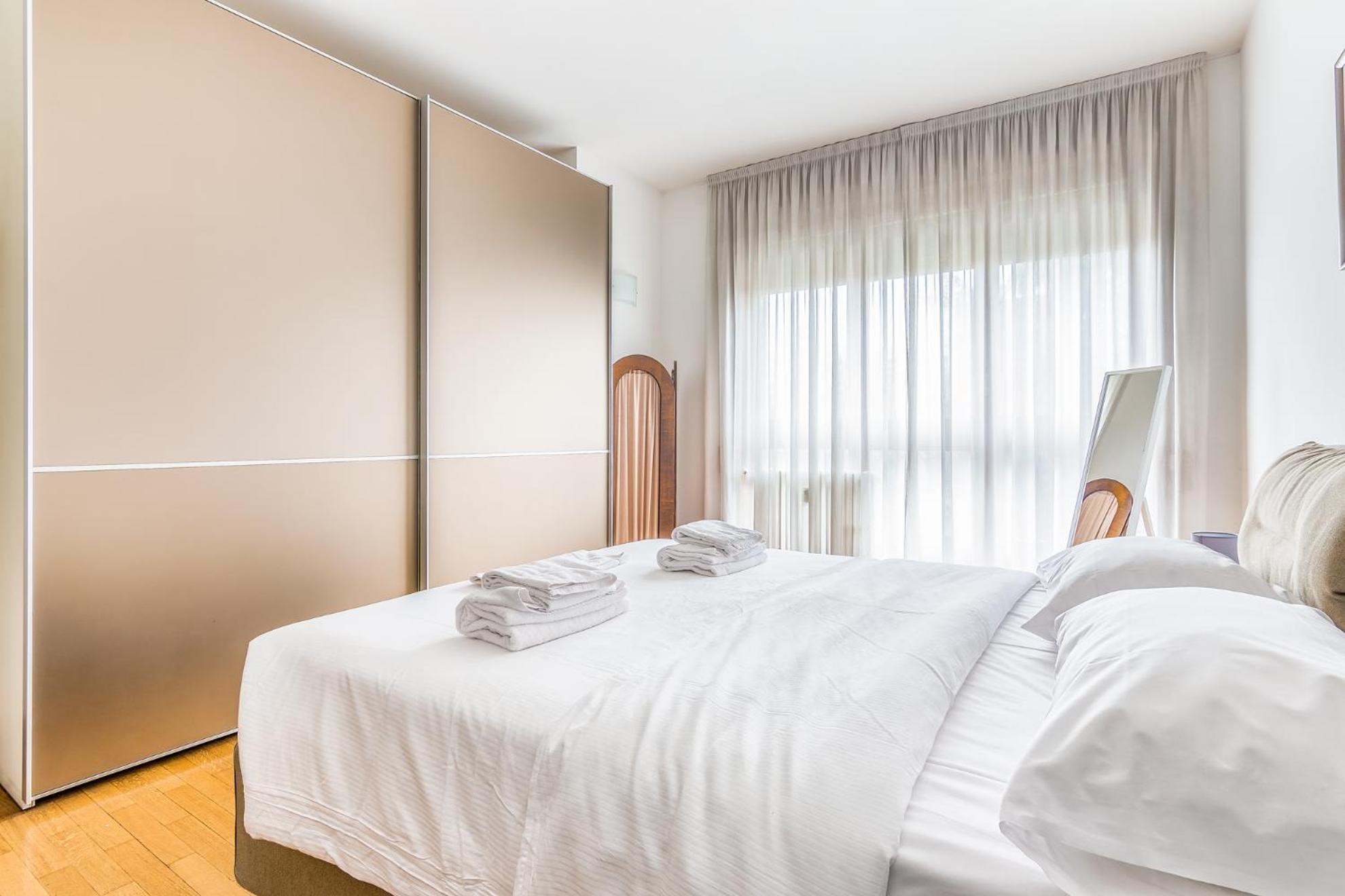- Brand New 4 Pax Life & The Giulio Cesare 5 Milan