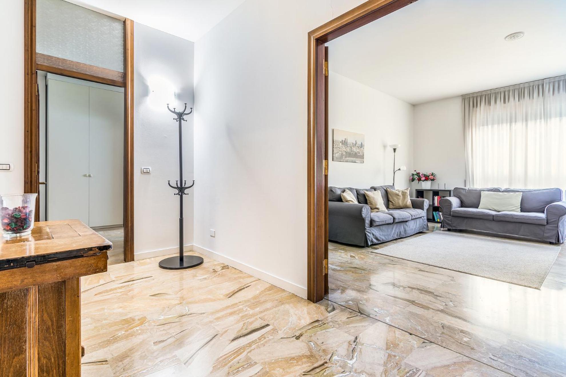 - Brand New 4 Pax Life & The Giulio Cesare 5 Apartment