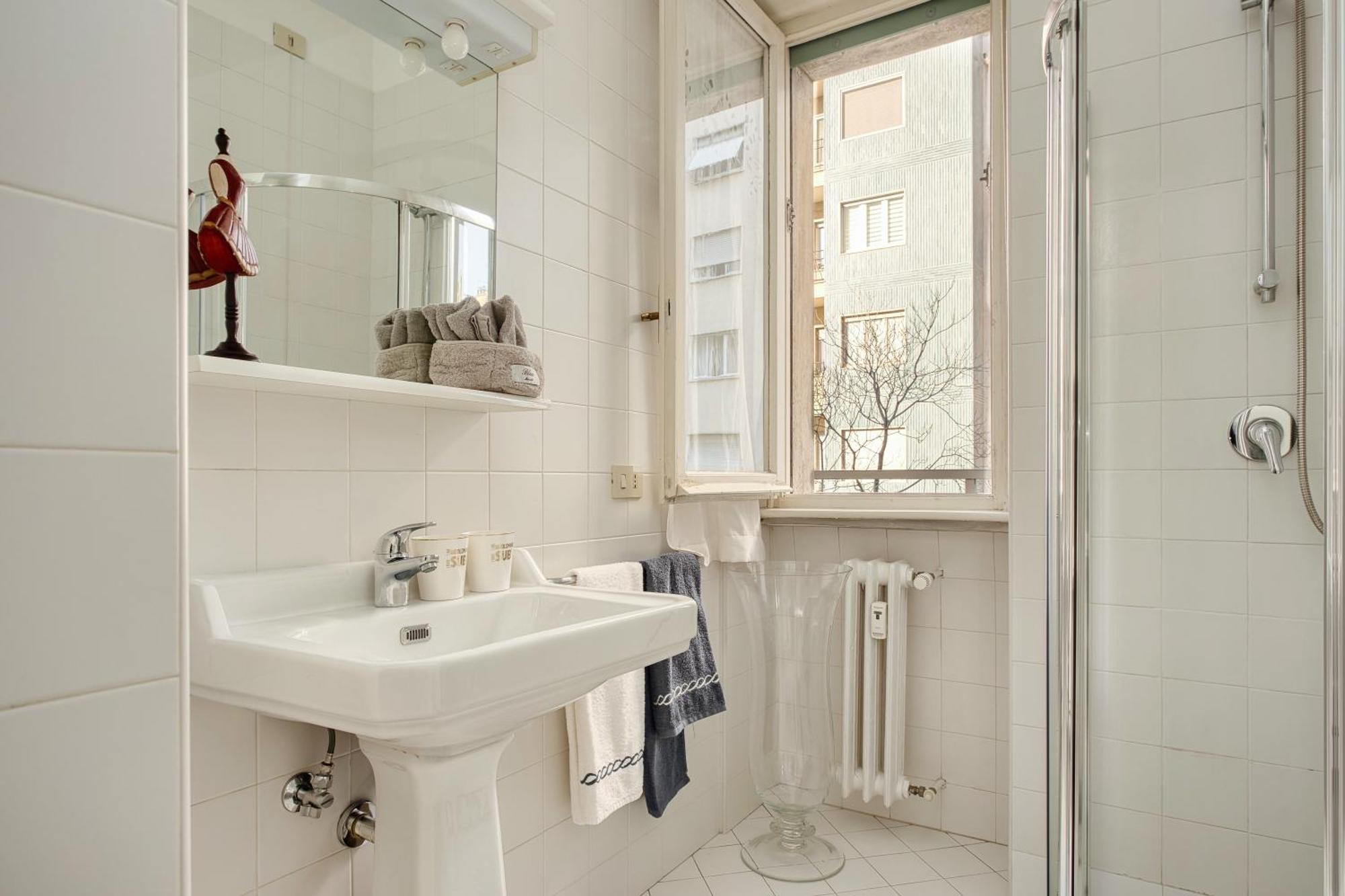 Elegant One-bedroom In Porta Romana * Milan