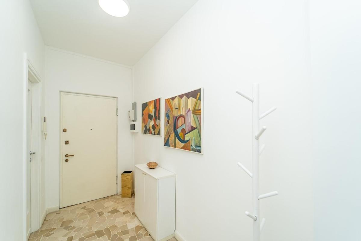Apartment Bright In