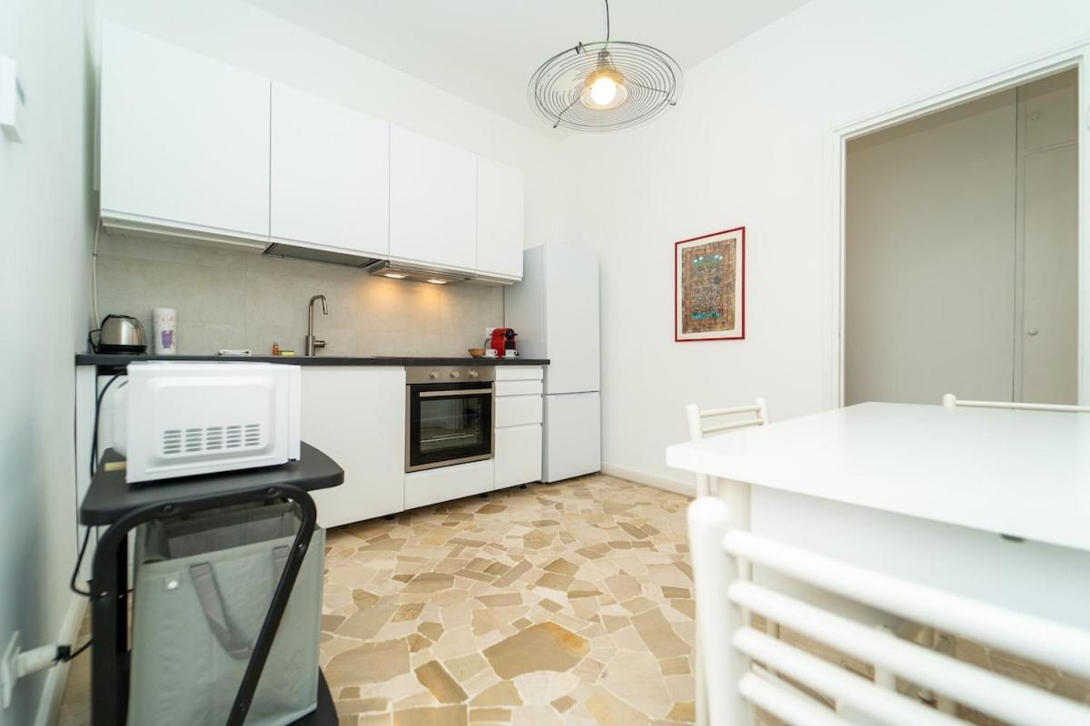 Apartment Bright In Milan