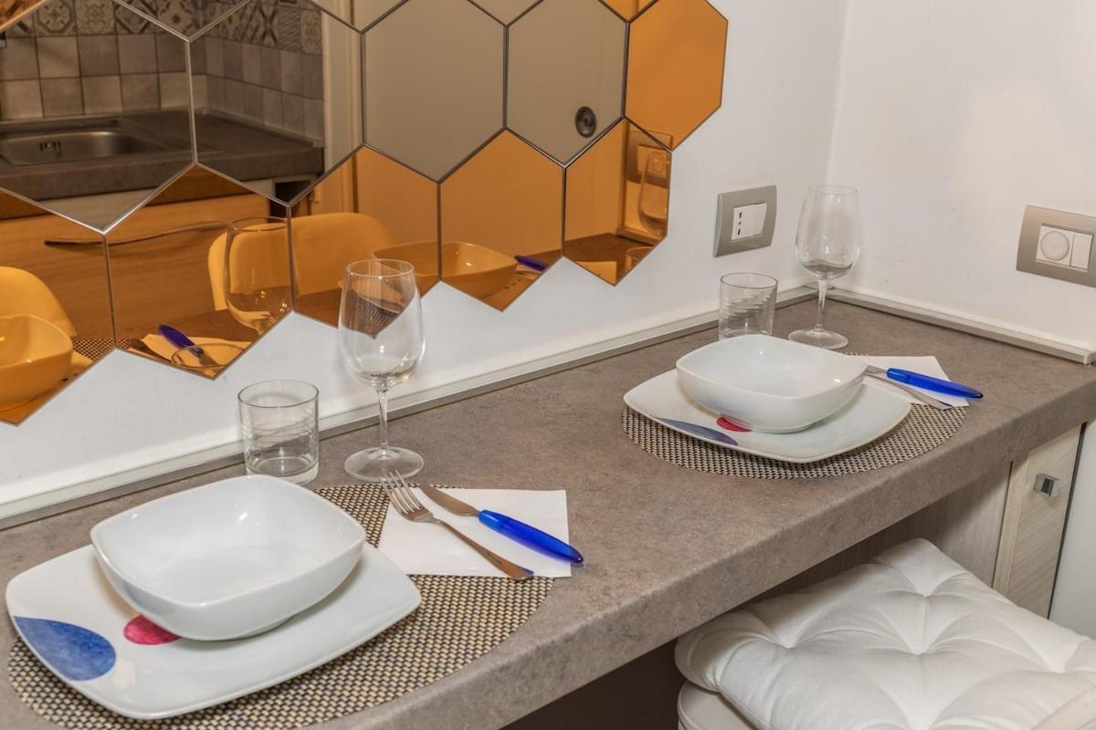 5 Min To Metro - Independent - Quiet - Privacy * Milan