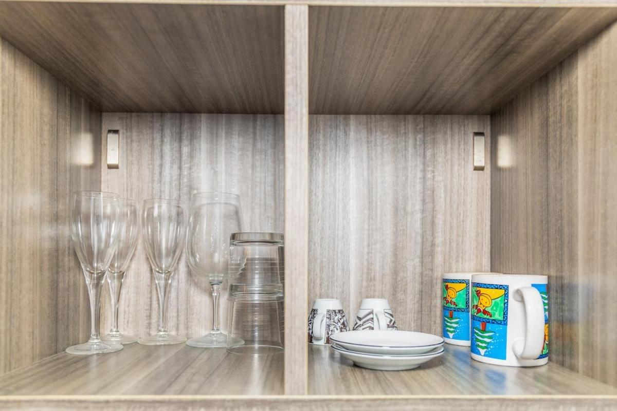 5 Min To Metro - Independent - Quiet - Privacy Apartment *