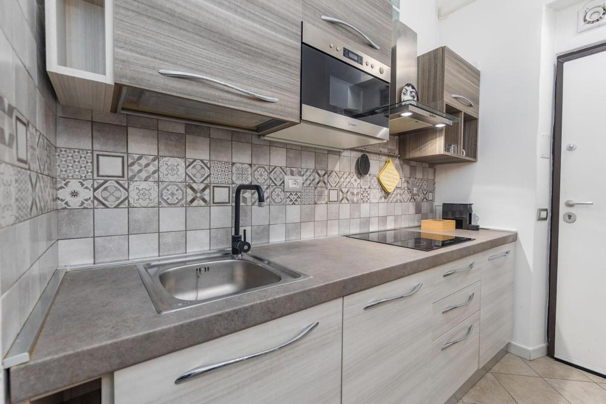 5 Min To Metro - Independent - Quiet - Privacy Apartment