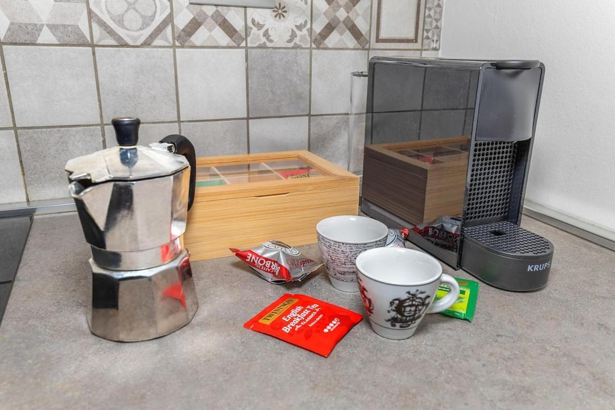 5 Min To Metro - Independent - Quiet - Privacy Apartment