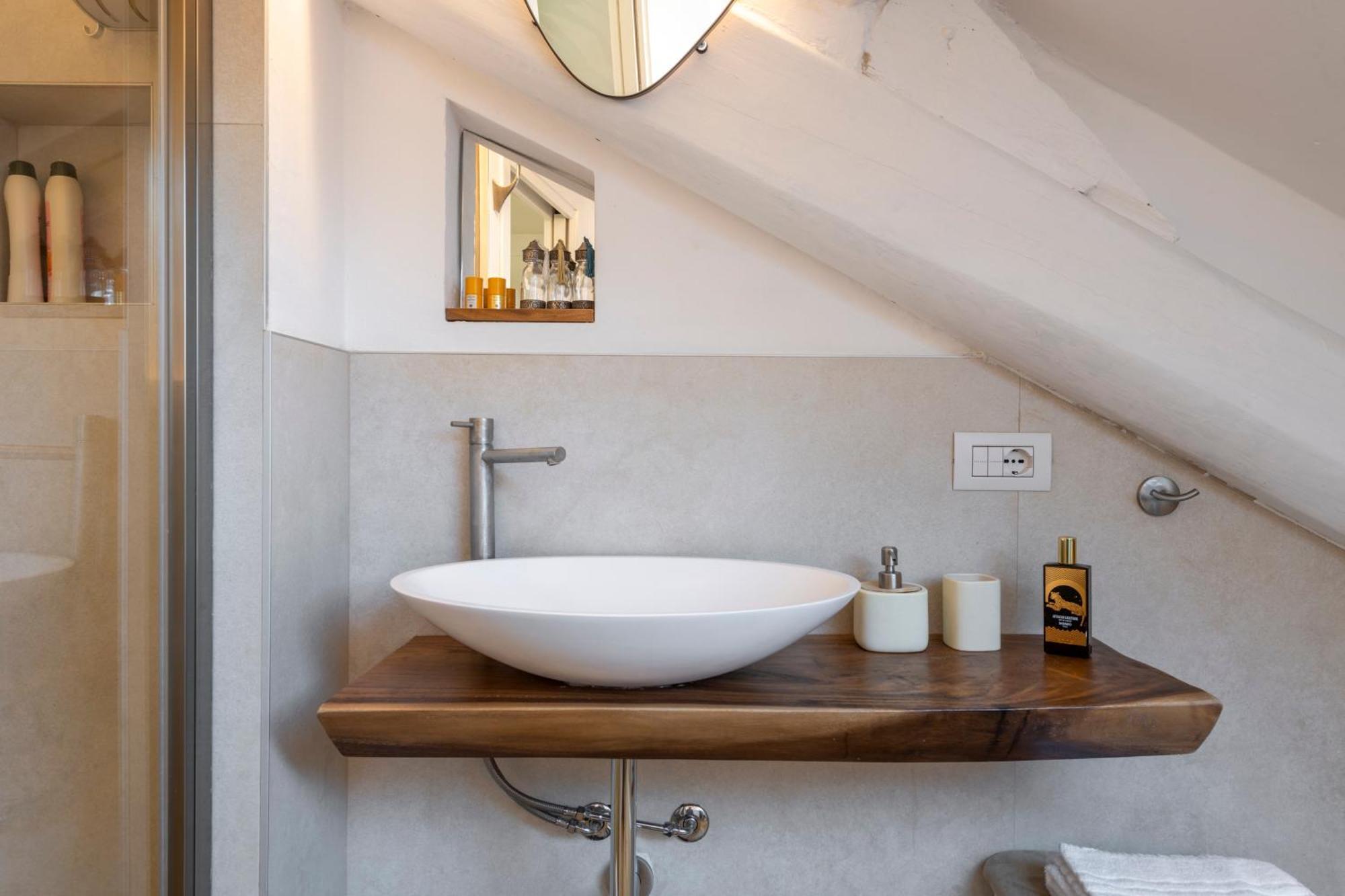 Bright Penthouse Attic In The Heart Of Apartment Milan