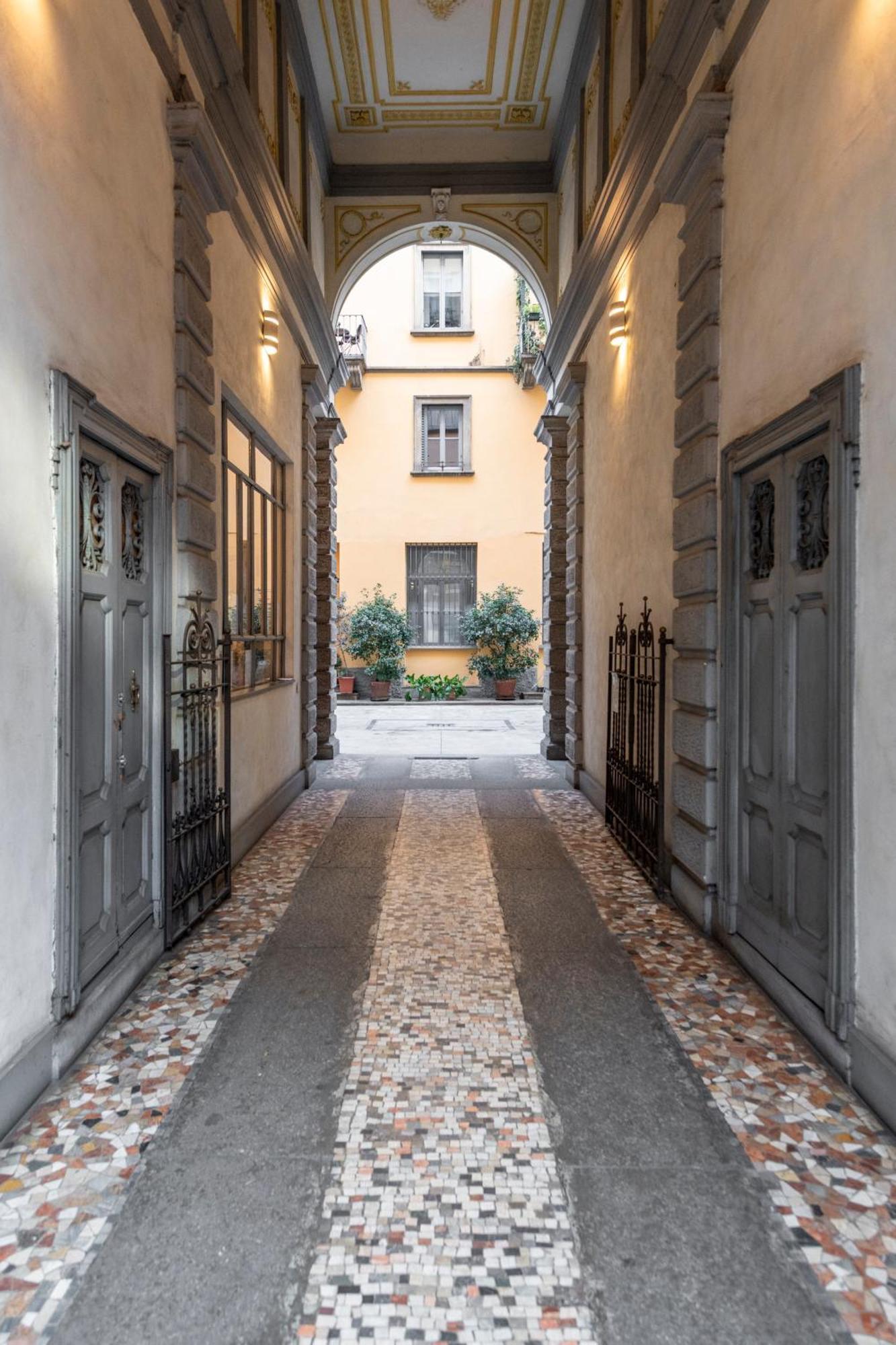 Apartment Bright Penthouse Attic In The Heart Of