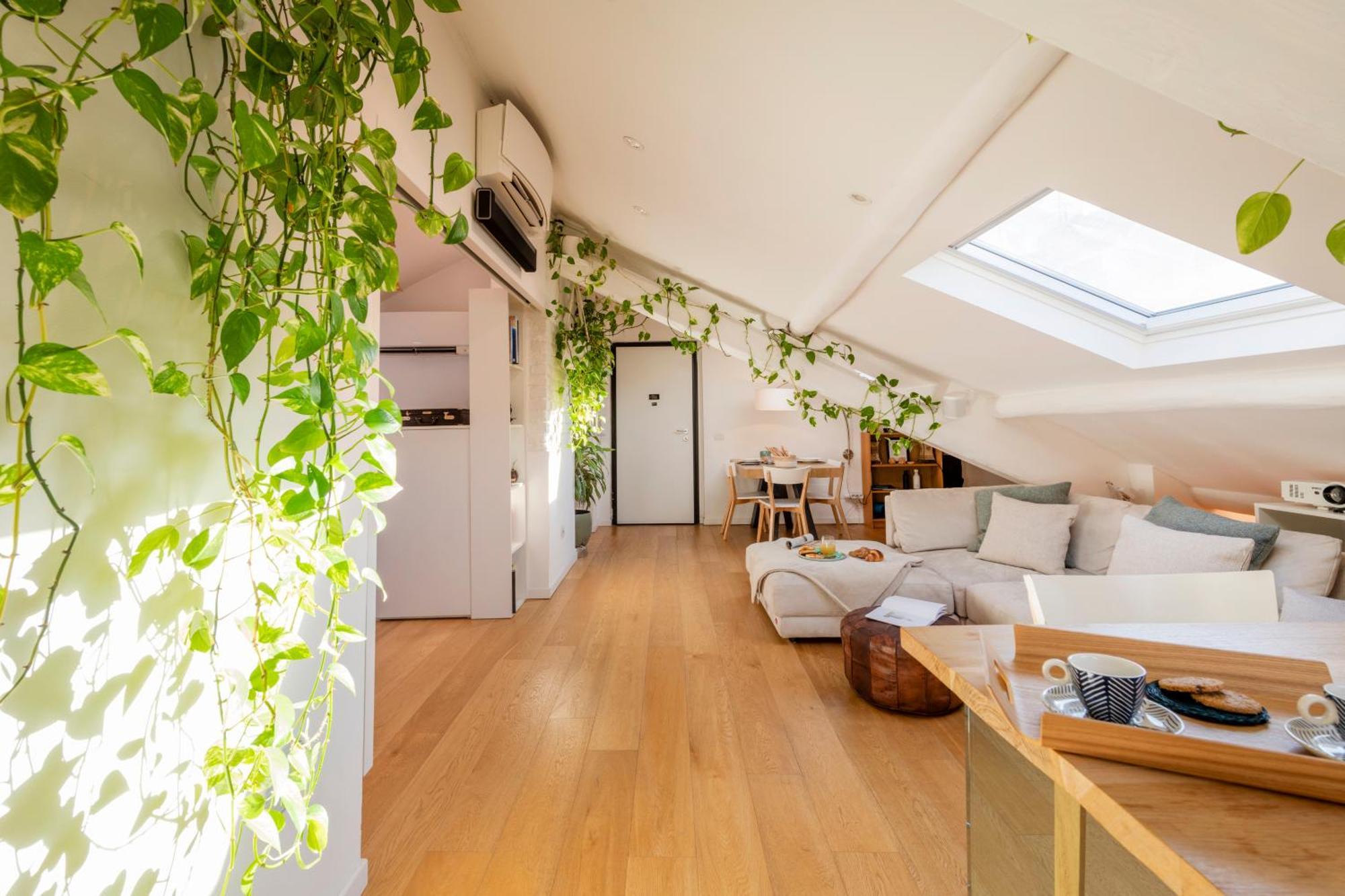 Apartment Bright Penthouse Attic In The Heart Of