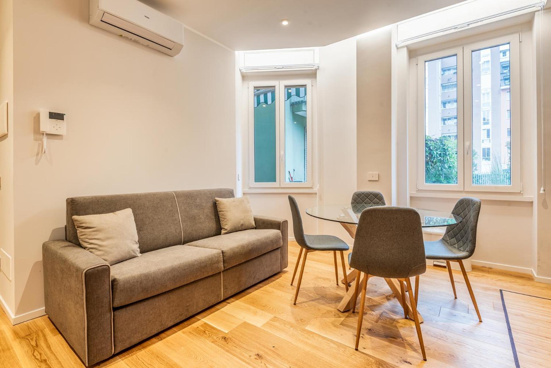Via Carracci 6 2 Pax Wi-fi Apartment