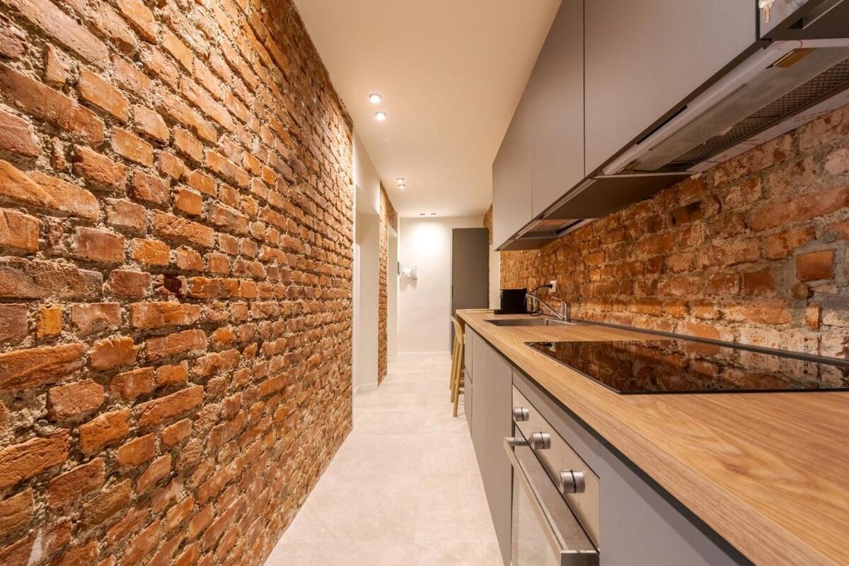 Apartment Brick *
