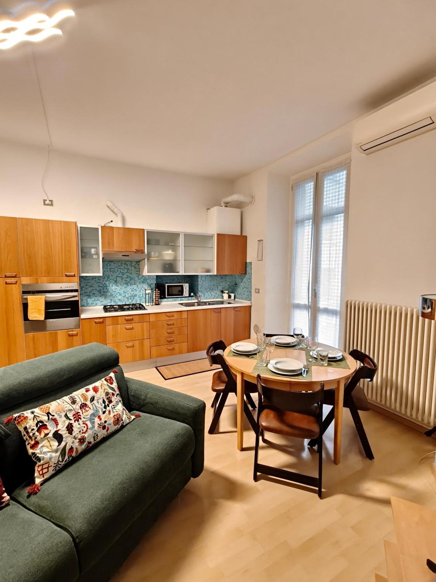 Center In Shopping And Living Area With Ac, Wifi, Steps From M1 And Airport And Fiera Link Apartment Milan