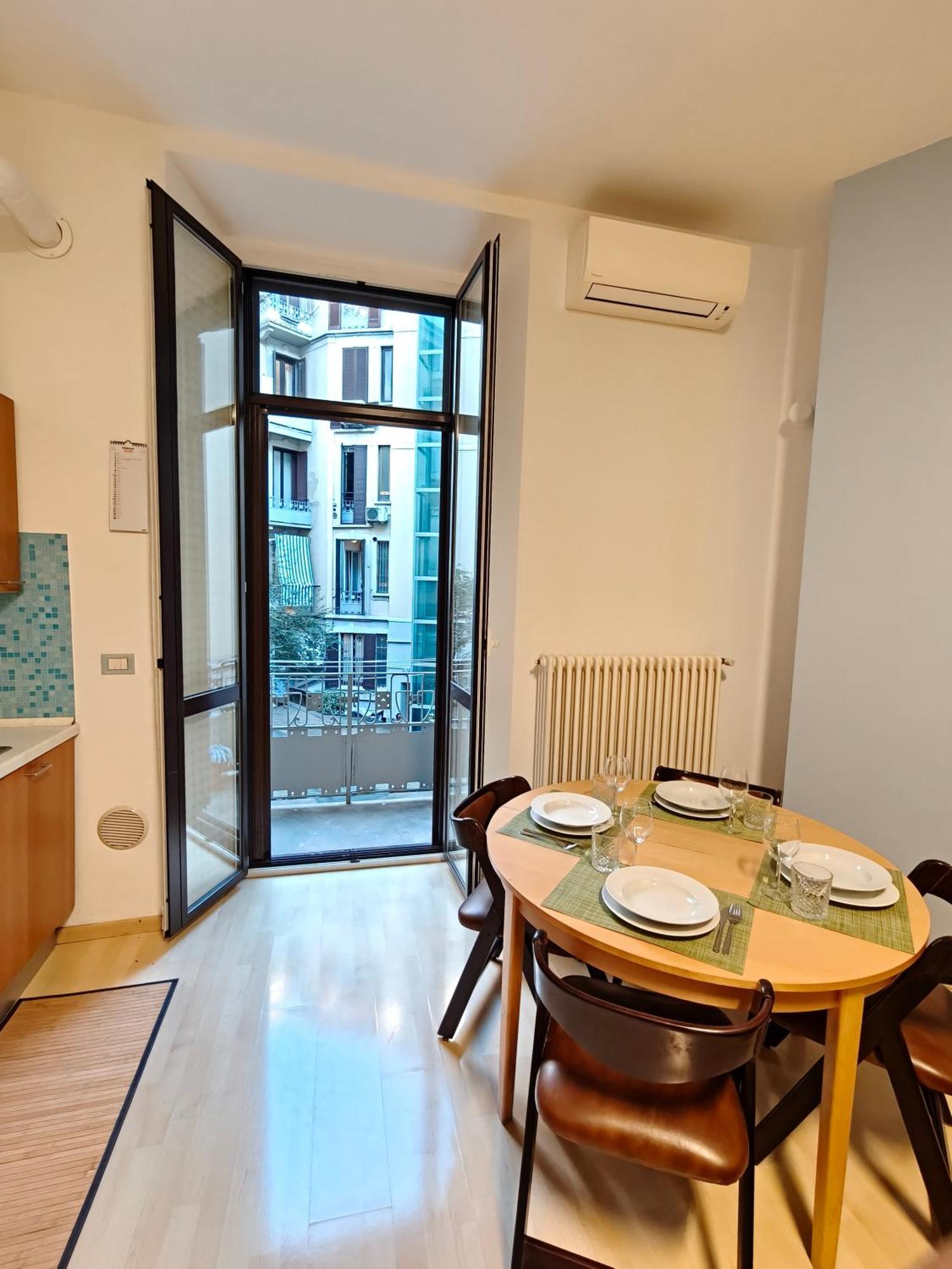 Center In Shopping And Living Area With Ac, Wifi, Steps From M1 And Airport And Fiera Link Apartment Milan