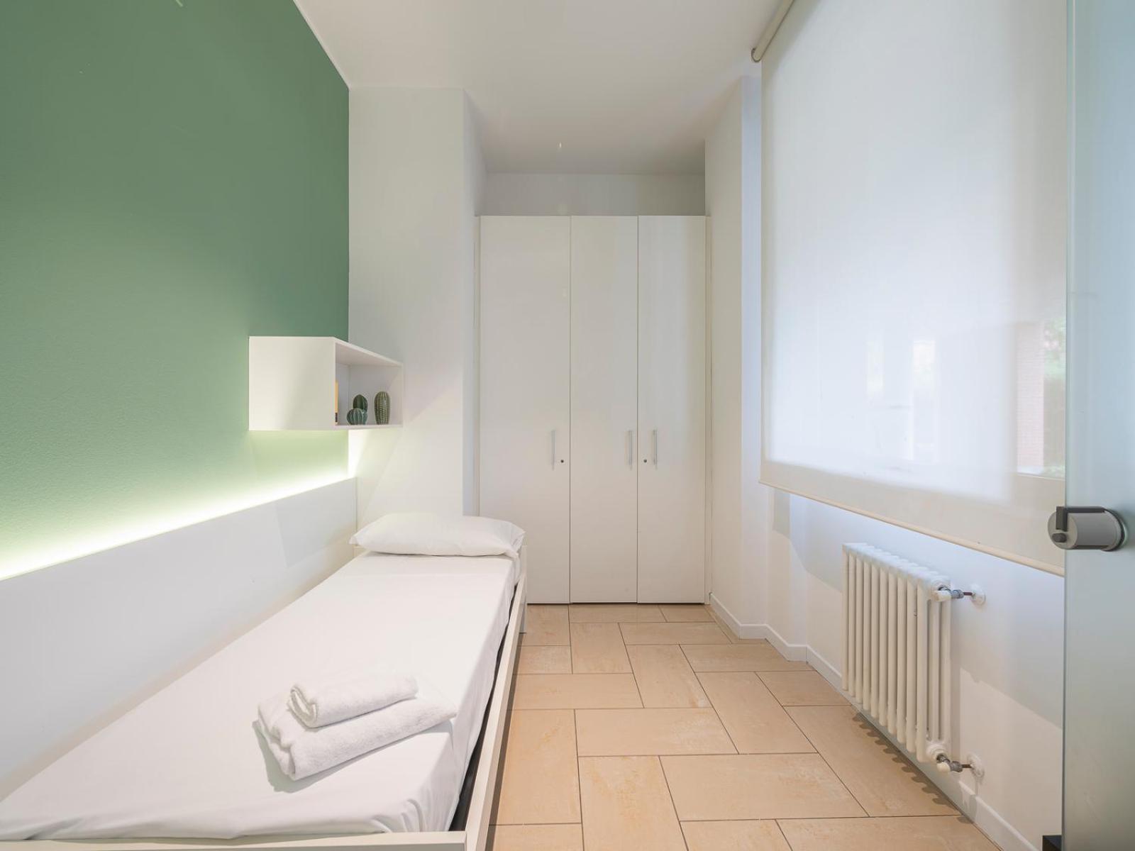Youhosty - Via Savona 70 *
