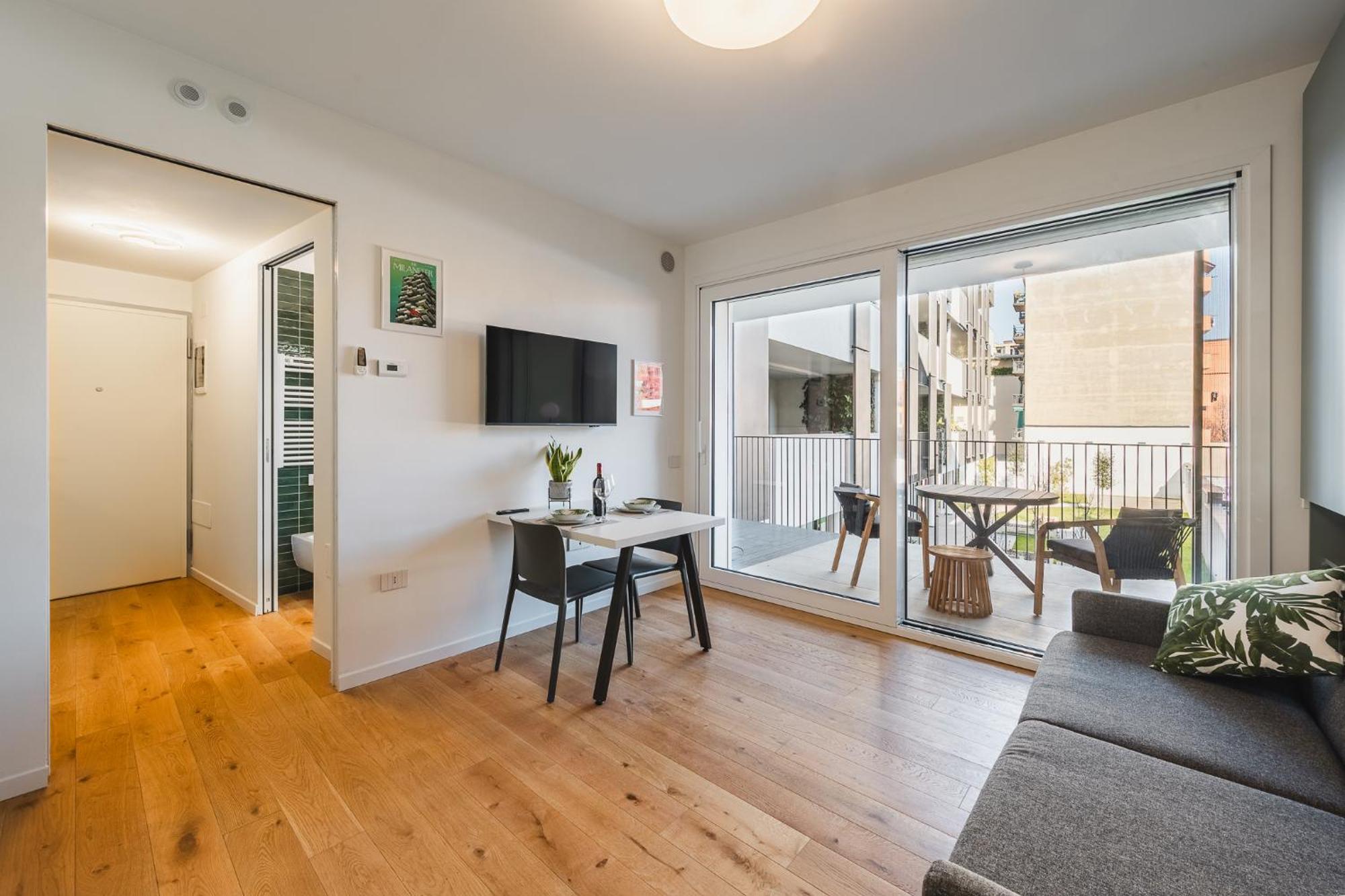 Navigli Cozy Design With Balcony Apartment