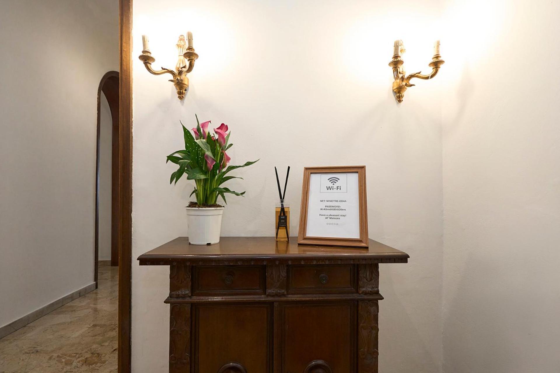 Vintage House - 2 Minutes Walk From Station Milan